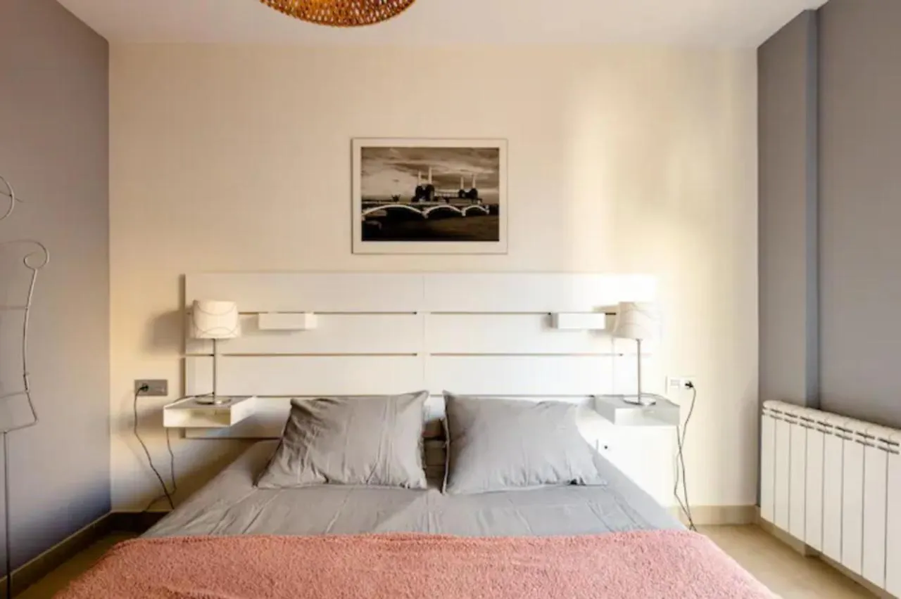 Apt.P/5 15Min From Barcelona And Beaches W/Terrace 圣阿德里安-德贝索斯 0*,  西班牙