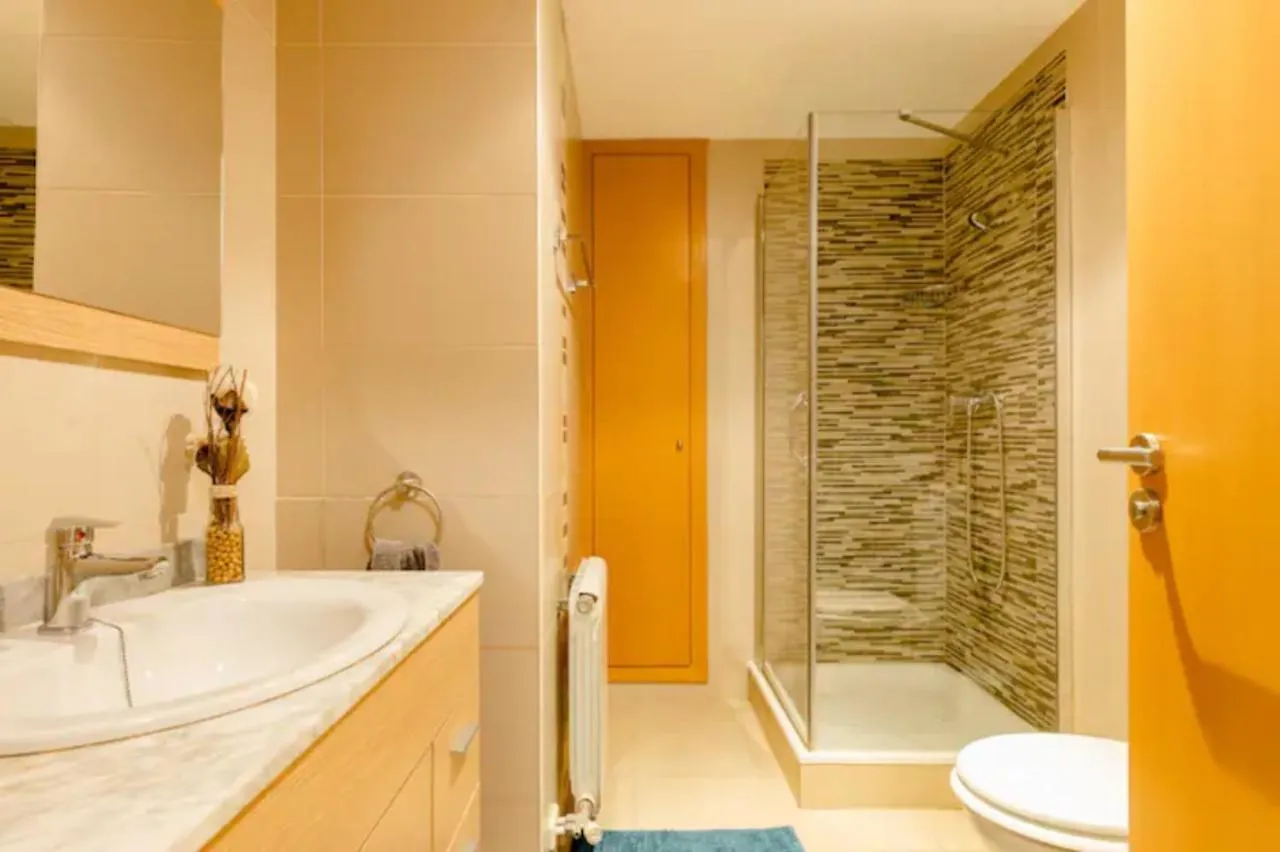 Apt.P/5 15Min From Barcelona And Beaches W/Terrace 圣阿德里安-德贝索斯 0*,  西班牙